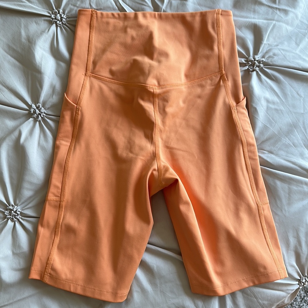 High rise orange biker shorts with pockets (Girlfriend collective) NEVER WORN - Picture 4 of 4